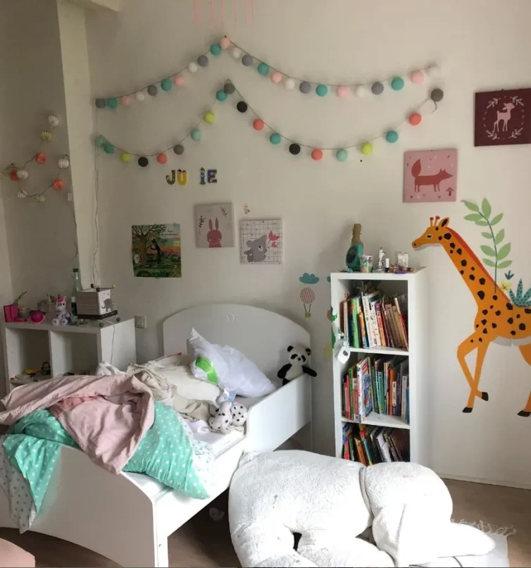 CHAMBRE fille 2 AV