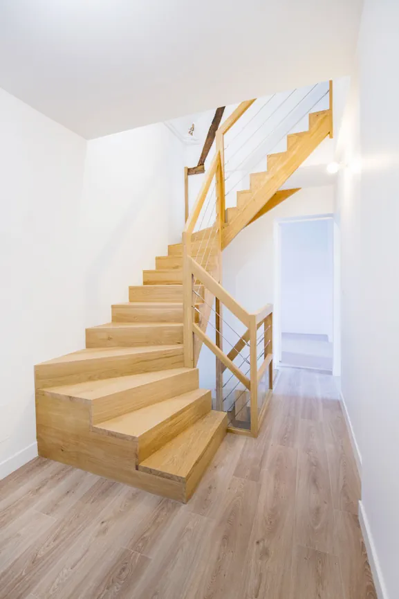 ESCALIER COULOIR
